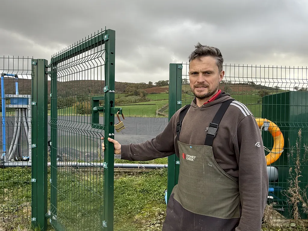 Aerated slurry lagoon system supplying nutrient-rich slurry for grassland spreading